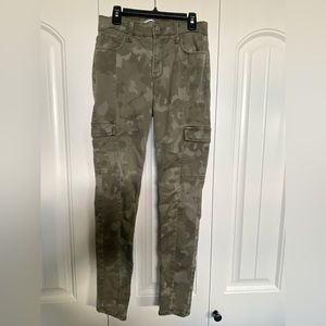 Women’s Old Navy Rockstar Super Skinny Camo pants, size 2